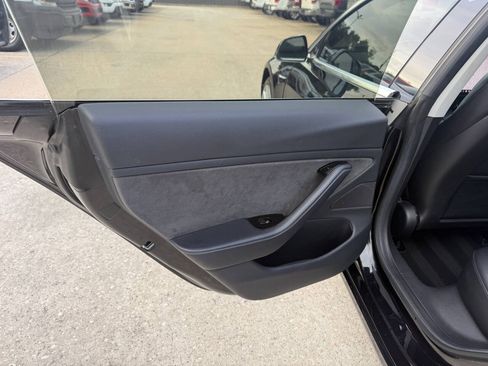 Used 2018 Tesla Model 3 Long Range RWD image 15