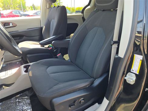 Certified 2023 Chrysler Voyager LX FWD image 29