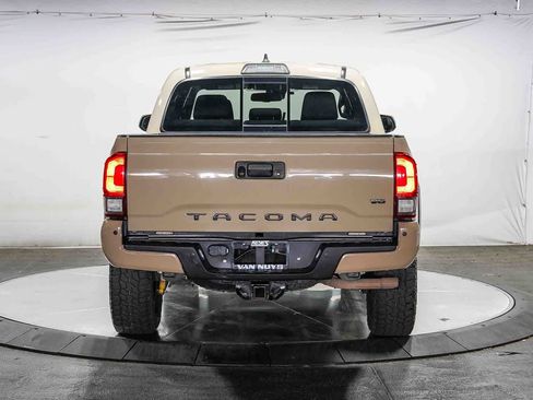 Used 2019 Toyota Tacoma TRD Off-Road w/ Technology Package AWD/4WD image 3
