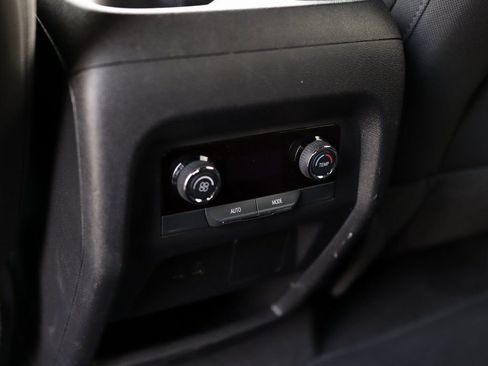 Used 2025 Chevrolet Traverse LT image 27