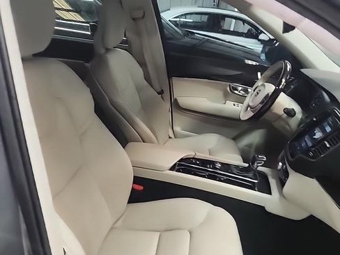 Used 2018 Volvo XC90 T6 Momentum w/ Convenience Package image 14