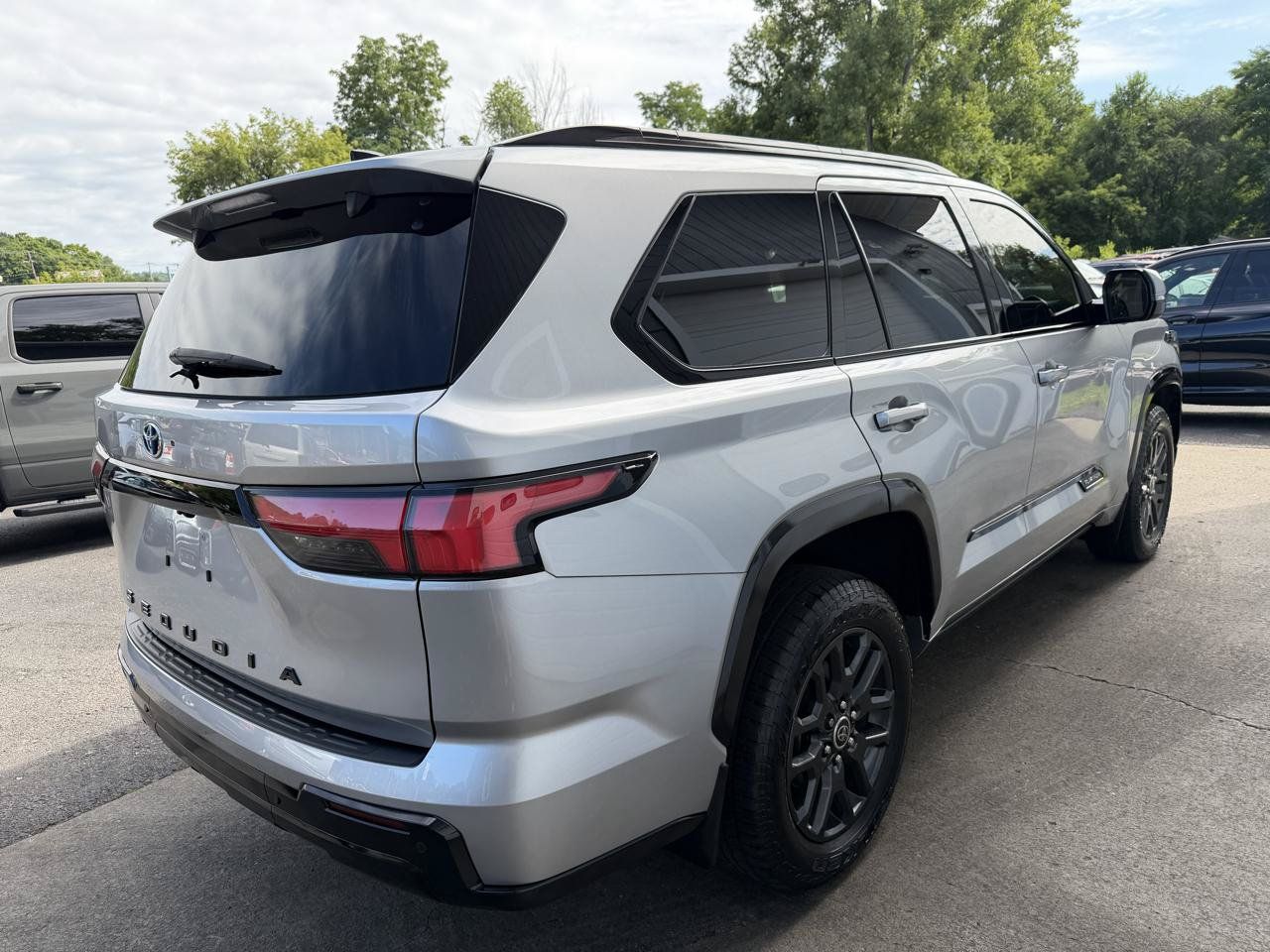 Used 2023 Toyota Sequoia Platinum AWD/4WD image 4