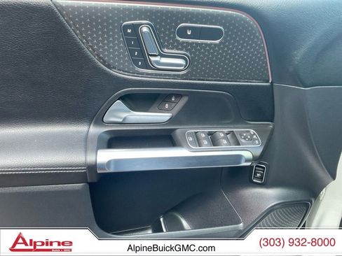 Used 2025 Mercedes-Benz GLB 250 4MATIC image 18