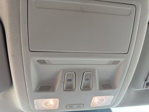 Used 2020 Ford Escape SE image 16