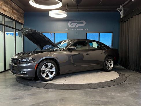 Used 2017 Dodge Charger SXT image 23