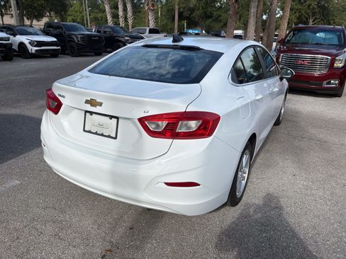 Used 2017 Chevrolet Cruze LT FWD image 7
