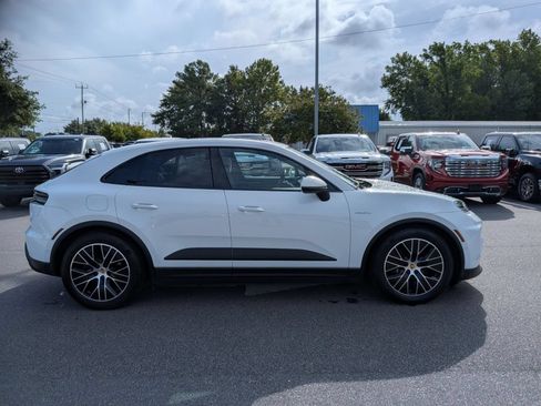 Used 2025 Porsche Macan 4 Electric AWD/4WD image 2