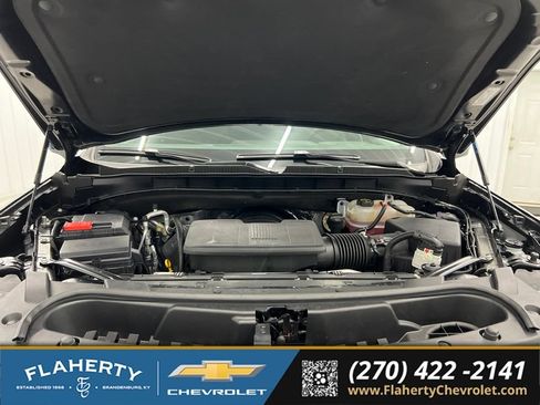 Used 2025 Chevrolet Suburban Z71 w/ Comfort Package AWD/4WD image 16