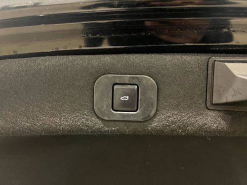 Used 2017 Lincoln Continental Reserve w/ Climate Package image 36