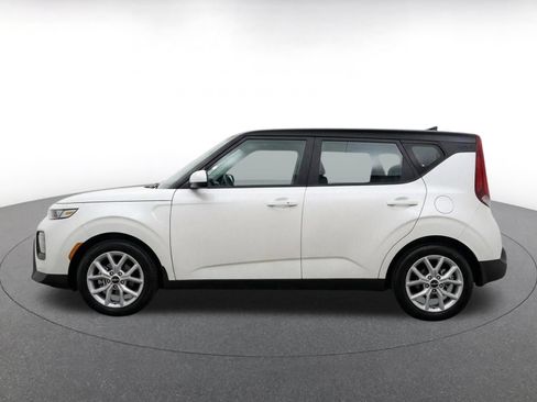 Used 2025 Kia Soul LX w/ LX Technology Package FWD image 4