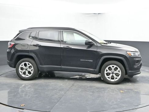 Used 2025 Jeep Compass Latitude image 12