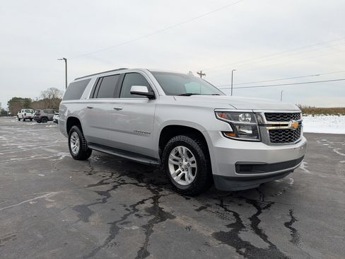Used 2018 Chevrolet Suburban LT image 4
