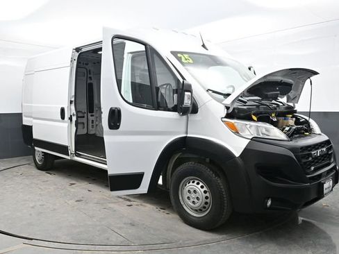 Used 2025 RAM ProMaster 2500 w/ Convenience Group image 38