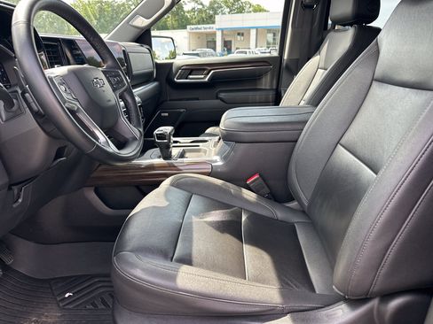 Used 2024 Chevrolet Silverado 1500 LT Trail Boss w/ LT Trail Boss Premium Package AWD/4WD image 9