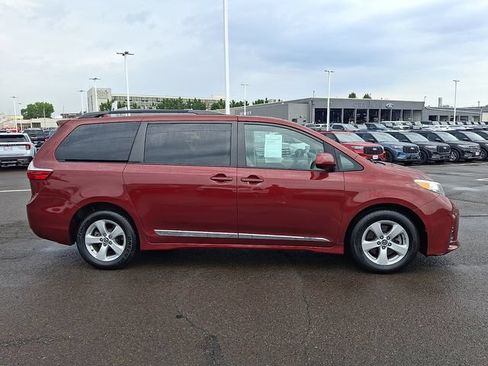 Used 2019 Toyota Sienna LE FWD image 7