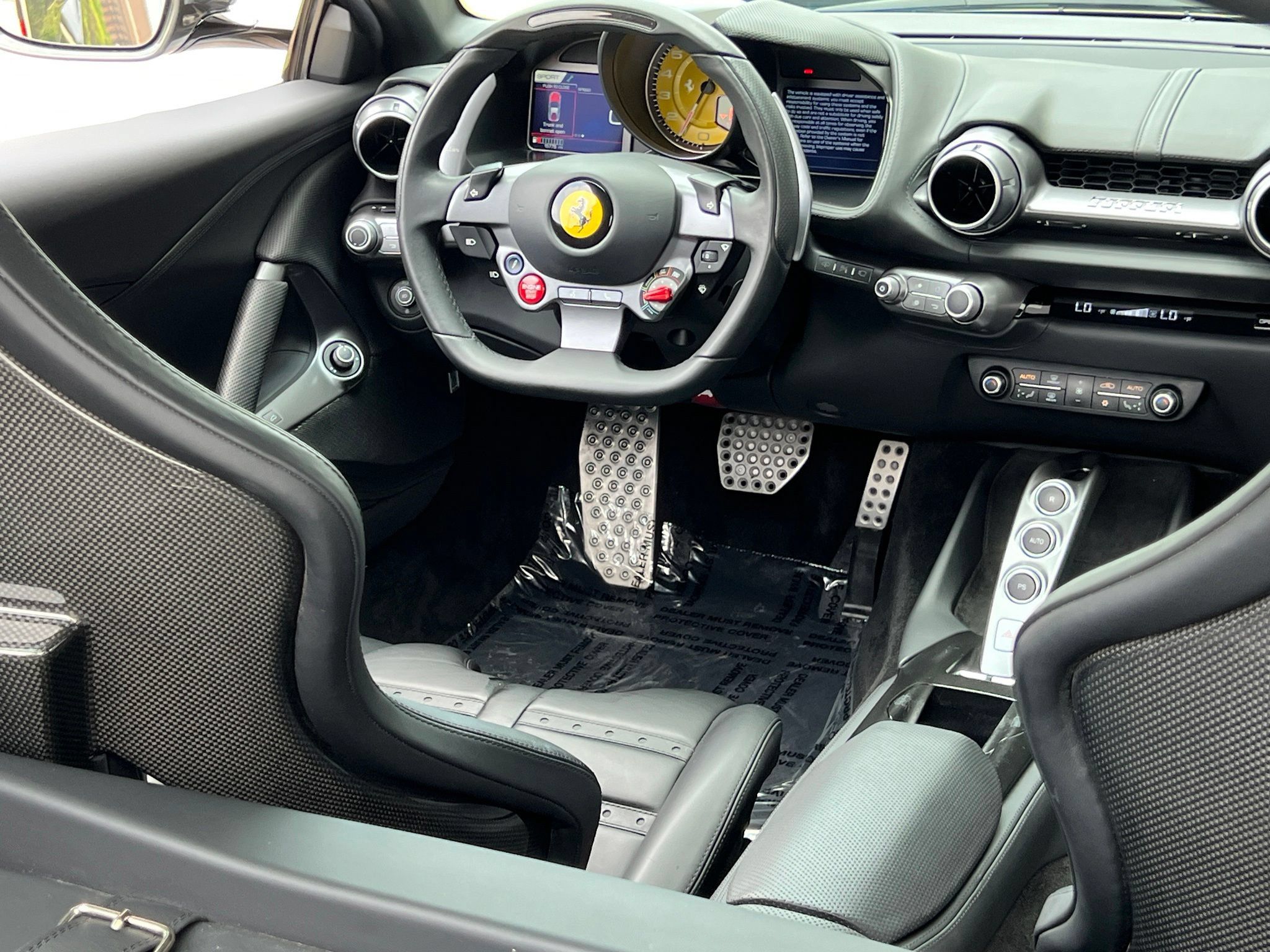 Used 2020 Ferrari 812 Superfast RWD image 19