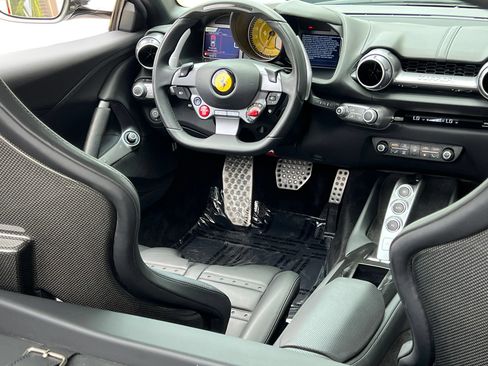 Used 2020 Ferrari 812 Superfast RWD image 19