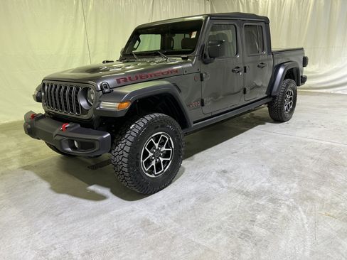 Used 2024 Jeep Gladiator Rubicon w/ Safety Group AWD/4WD image 6