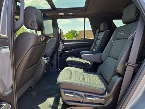 Certified 2026 Cadillac Escalade Platinum Sport w/ LPO, ONYX Package AWD/4WD image 13