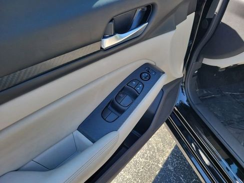 Used 2025 Nissan Altima 2.5 SV image 8