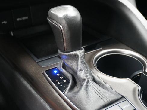 Used 2024 Toyota Camry SE image 19