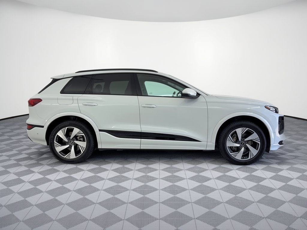 Used 2025 Audi Q6 e-tron Premium Plus w/ Premium Plus AWD/4WD image 8