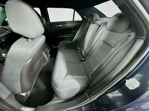 Used 2019 Chrysler 300 Touring w/ Sport Appearance Package image 29