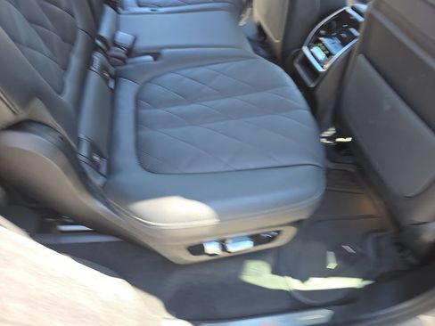 Used 2025 BMW X7 xDrive40i w/ Premium Package AWD/4WD image 14
