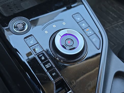 Used 2023 Kia Niro SX Touring image 21