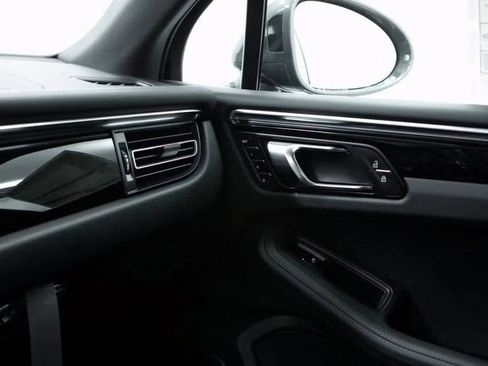 Certified 2025 Porsche Macan Turbo image 24