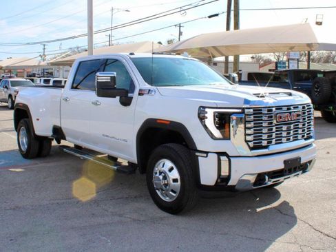 Used 2025 GMC Sierra 3500 Denali w/ Denali Reserve Package image 2