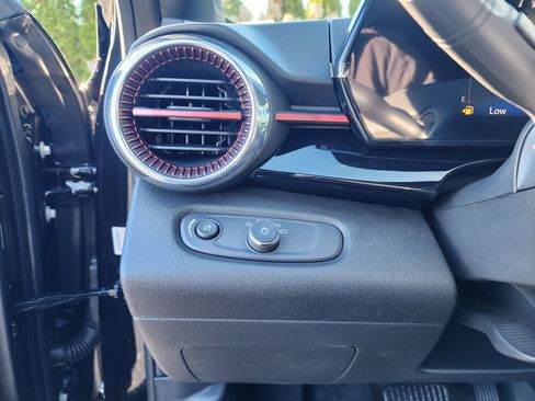 New 2026 Chevrolet Trax RS w/ Sunroof Package image 27