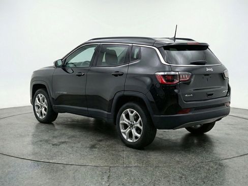 Used 2025 Jeep Compass Latitude image 5