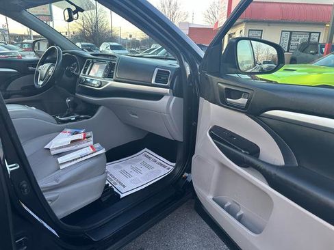 Used 2014 Toyota Highlander XLE image 19