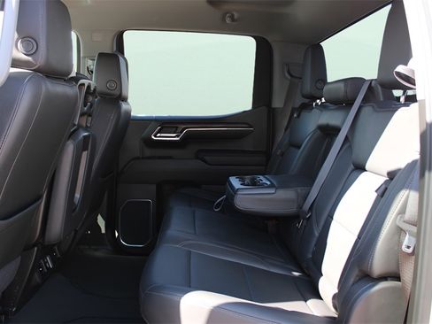 Used 2024 GMC Sierra 1500 SLT image 18