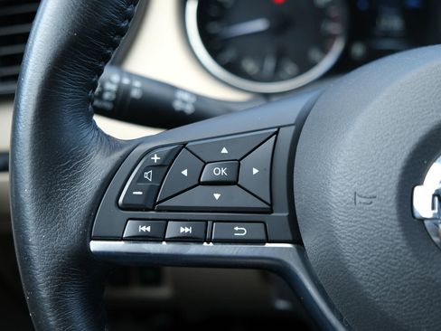 Used 2017 Nissan Rogue SL w/ SL Premium Package image 35