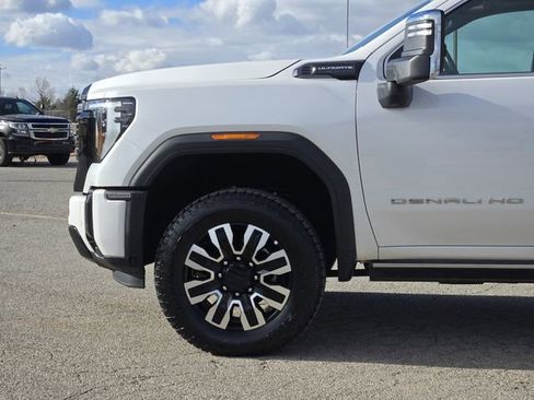 Used 2025 GMC Sierra 2500 Denali Ultimate image 8
