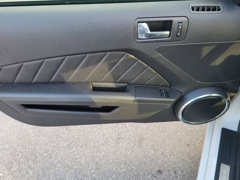 Used 2013 Ford Mustang Premium image 11