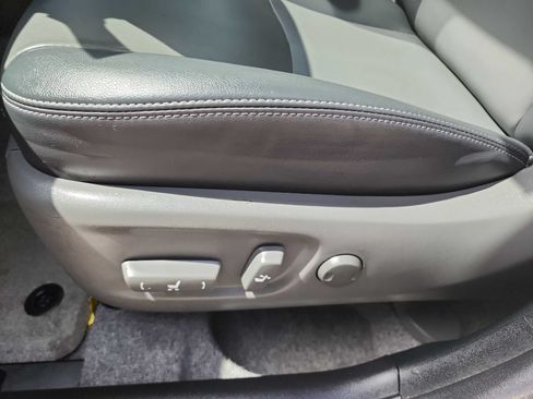 Used 2014 Toyota Prius Four w/ Solar Roof Package FWD image 16