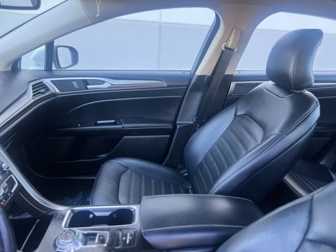 Used 2018 Ford Fusion SE w/ Equipment Group 602A FWD image 19