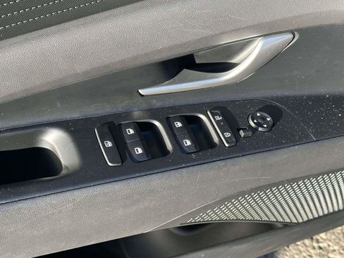 Used 2024 Hyundai Elantra SE image 15