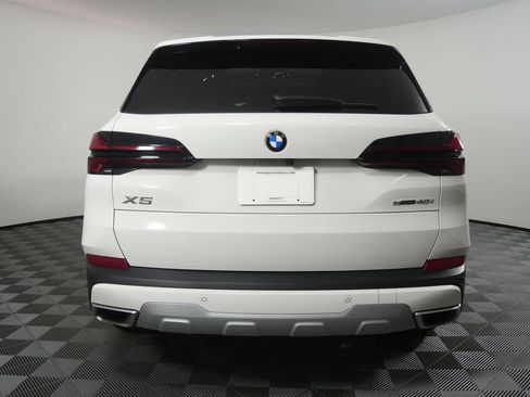 Certified 2026 BMW X5 sDrive40i w/ Climate Comfort Package RWD image 4