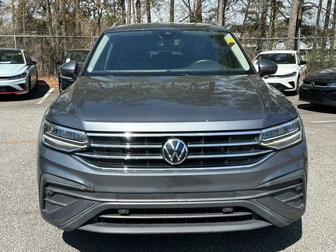 Used 2023 Volkswagen Tiguan SE image 2