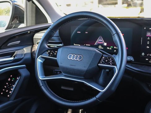 Certified 2025 Audi Q5 Premium w/ Premium Plus AWD/4WD image 17