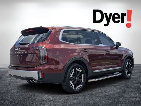 Used 2024 Kia Telluride EX w/ EX Captain's Chair Package FWD image 3