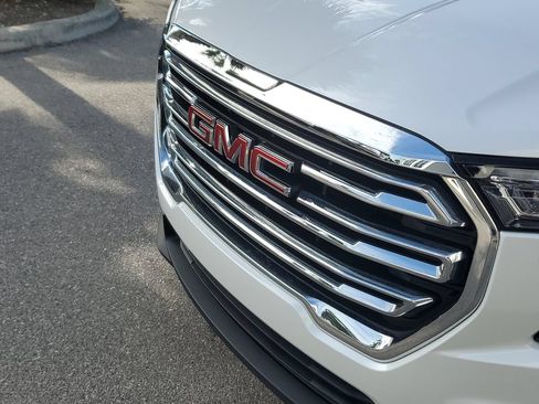 Certified 2023 GMC Terrain SLT w/ Infotainment Package II AWD/4WD image 9