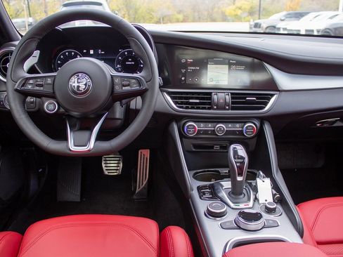 New 2025 Alfa Romeo Giulia AWD image 13