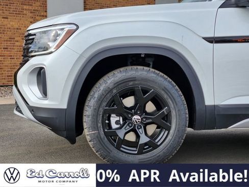 New 2026 Volkswagen Atlas Peak Edition image 9