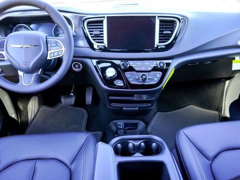 New 2026 Chrysler Voyager LX image 20