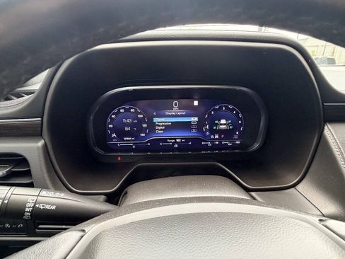 Used 2022 Chevrolet Suburban LT AWD/4WD image 71